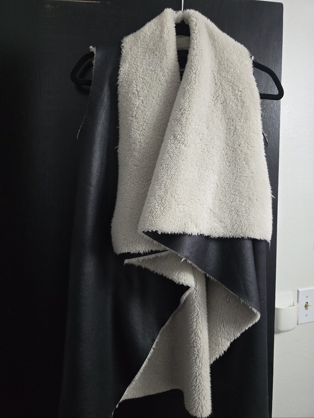Me Jane Faux Shearling Vest - Black & Cream